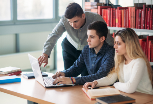 Read more about the article Crescimento pelo Conhecimento: Desafio para Empresas de Tecnologia